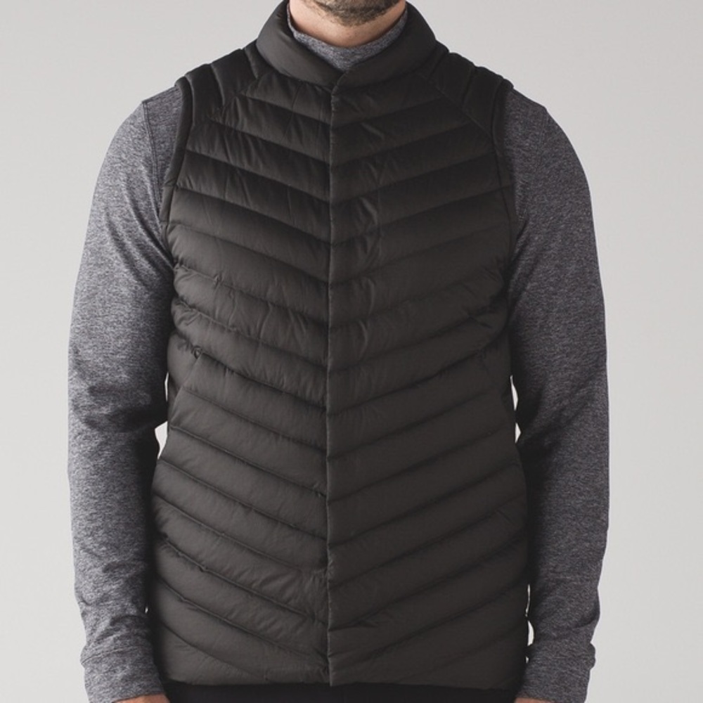 lululemon Men’s snap down vest (S)